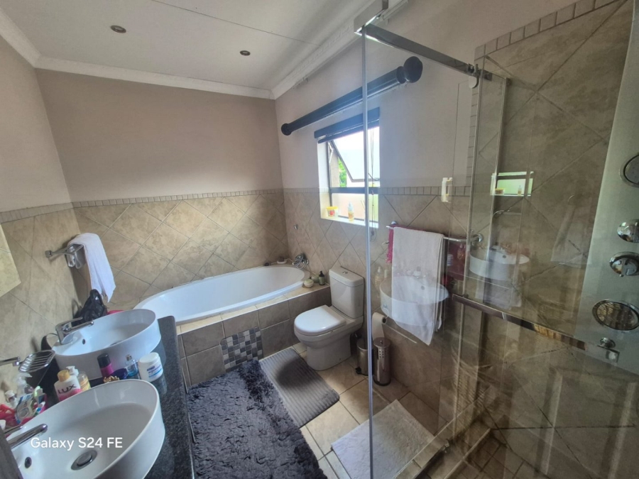 3 Bedroom Property for Sale in Safari Gardens North West